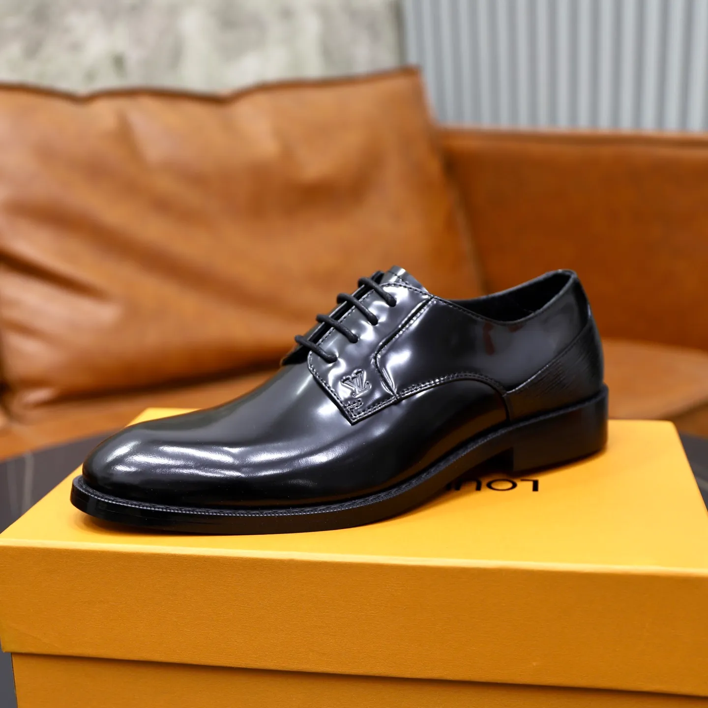 Men's shoes: 280🙅‍♂️🙅‍♂️🙅‍♂️Niuli Brand: LV Louis Vuitton Size: 39-44 (38, 45, 46 can be customized) Level: Counter classic Material: Original soft cowhide upper Comfortable cowhide lining Original lightweight outsole Style category: Formal business casual driving leather shoes Color: Color of the actual picture